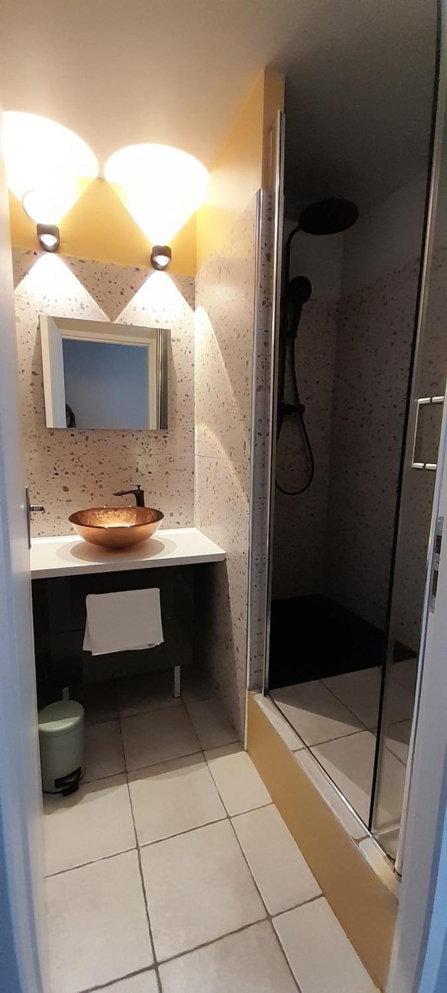 Le Mas de la Chadeniere Villeneuve-de-Berg Habitación foto