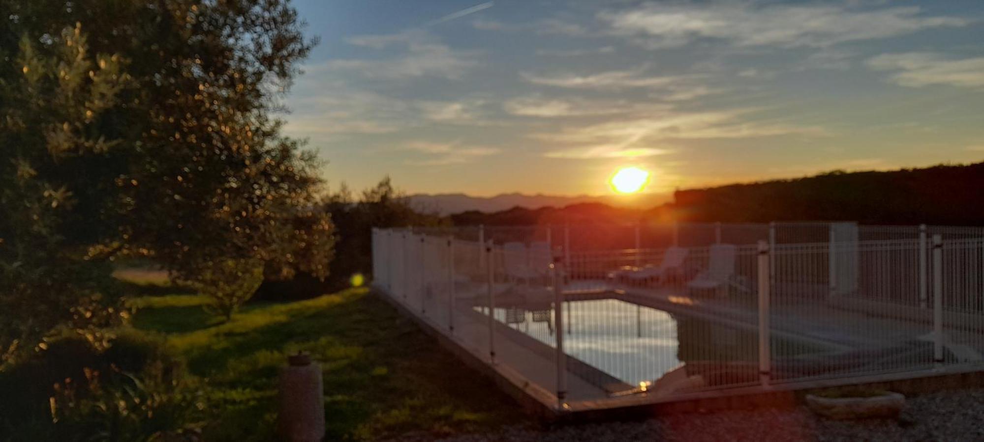 Le Mas de la Chadeniere Villeneuve-de-Berg Habitación foto