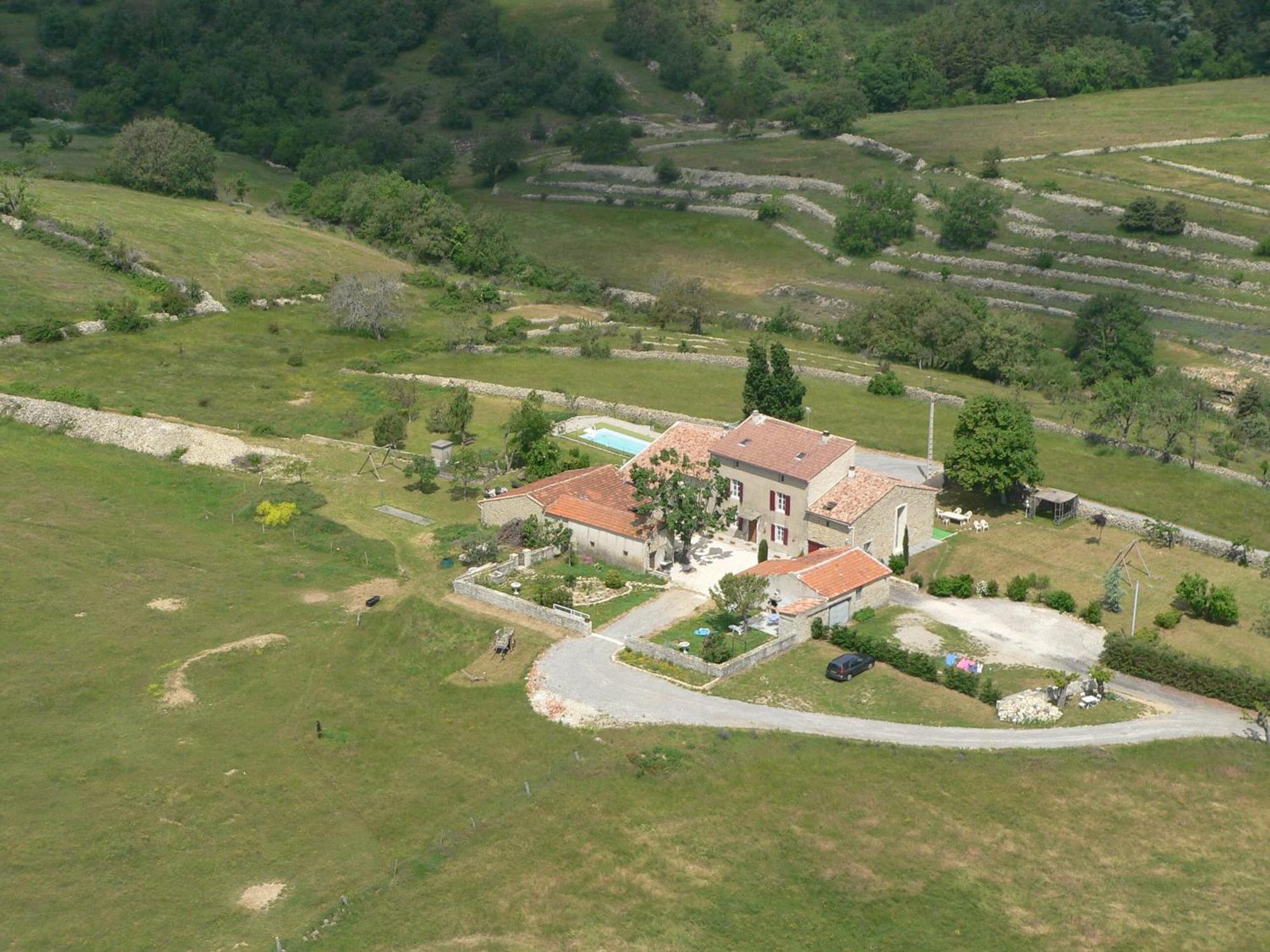 Le Mas de la Chadeniere Villeneuve-de-Berg Habitación foto